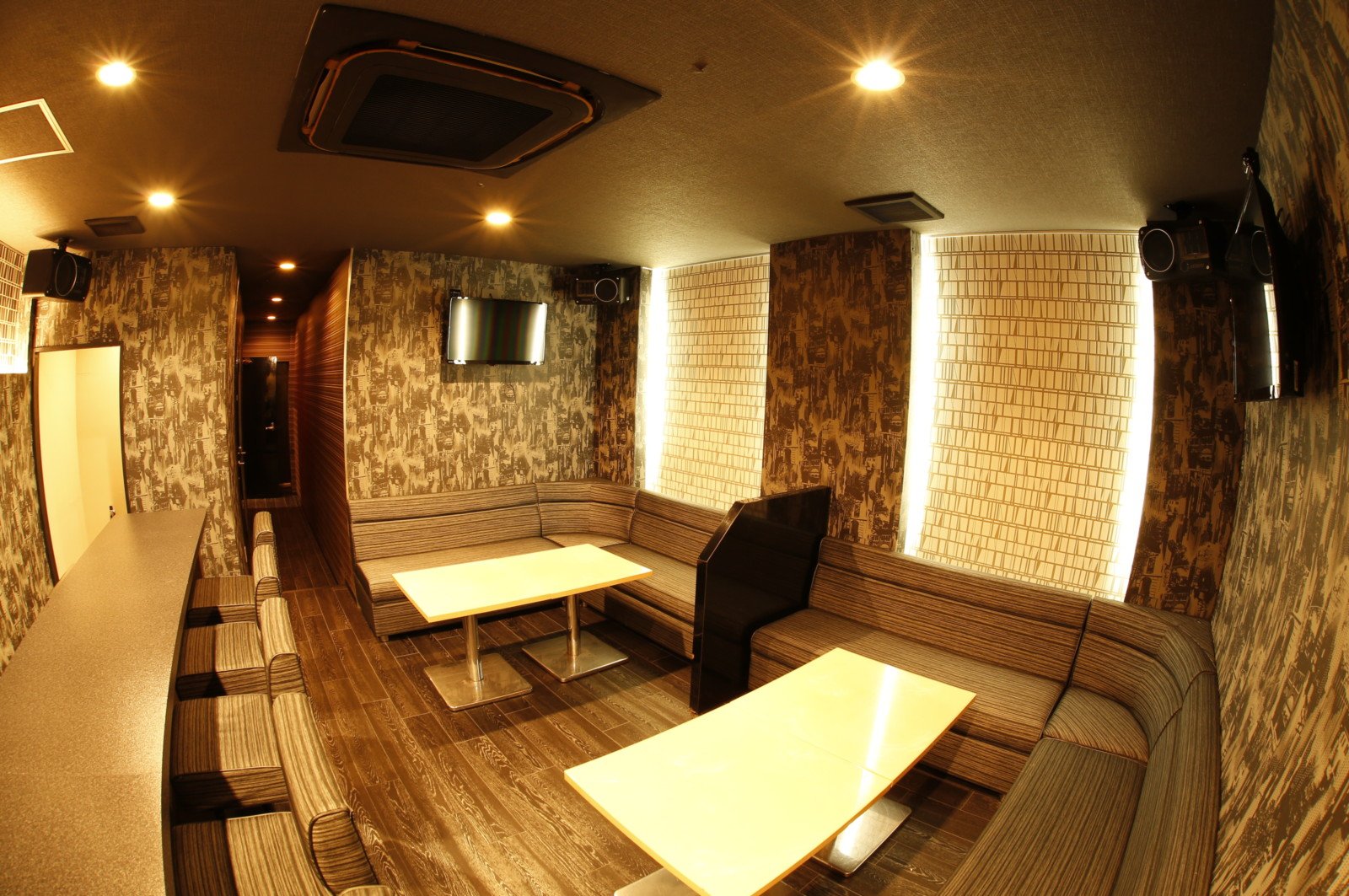 Snack BLOOM 店内